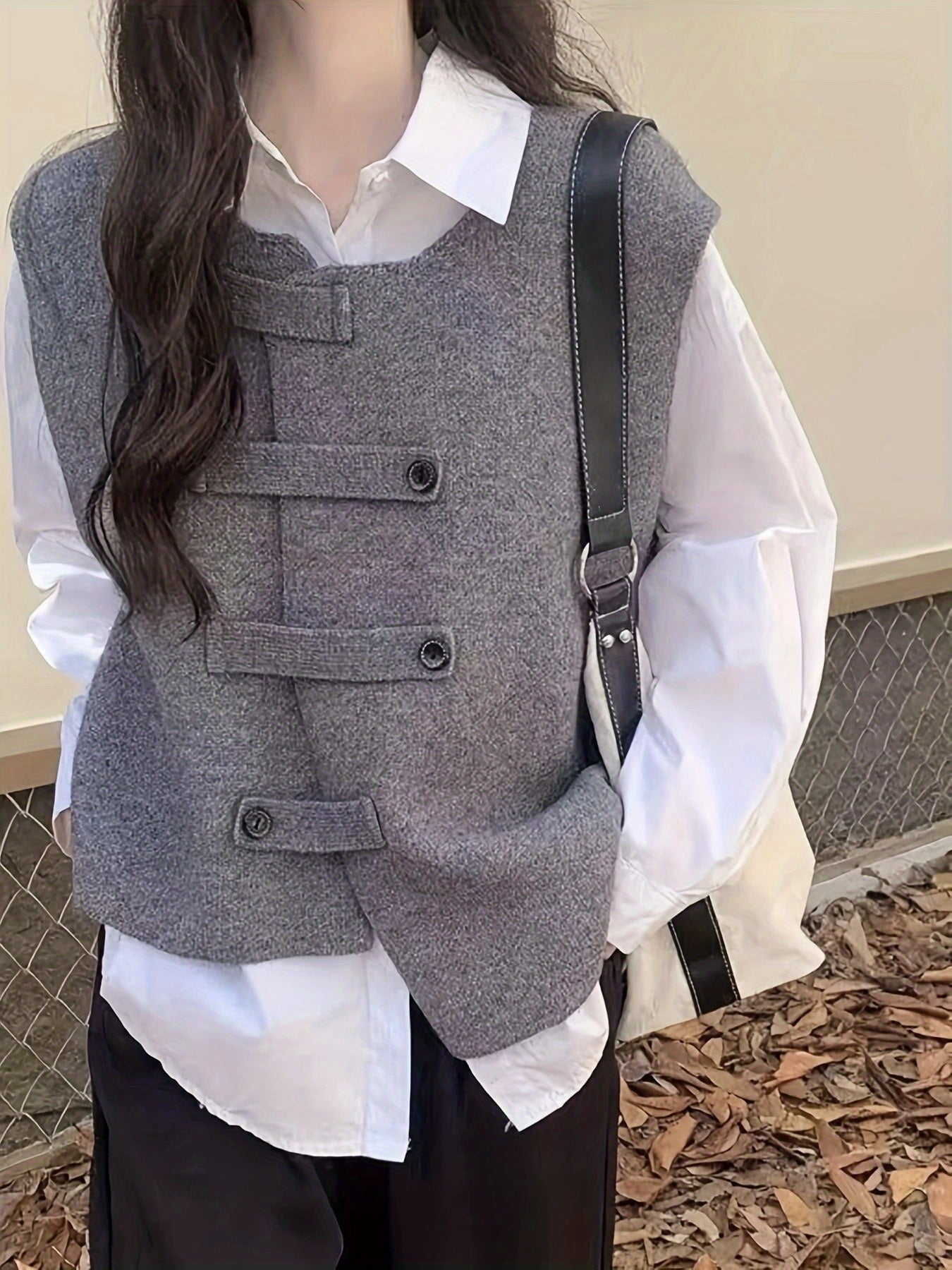 [Fashion Knitted Vest] Women's fashion asymmetric design knitted vest, suitable for spring, autumn, and winter, perfect for layering and highly versatile, available in two colors.